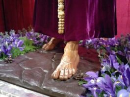 Devoto Besapié de Nuestro Padre Jesús Nazareno