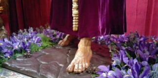 Devoto Besapié de Nuestro Padre Jesús Nazareno