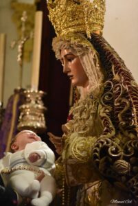Presentandolo a la Virgen - Foto: Manuel Gil