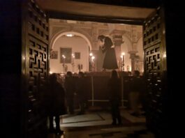 Traslado de Nuestro Padre Jesús Nazareno a su altar de Quinario
