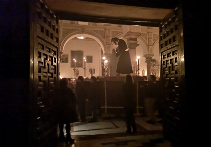 Traslado de Nuestro Padre Jesús Nazareno a su altar de Quinario