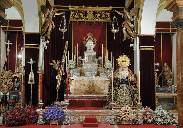 Altar para la celebración de los cultos de la Semana Santa de 2021